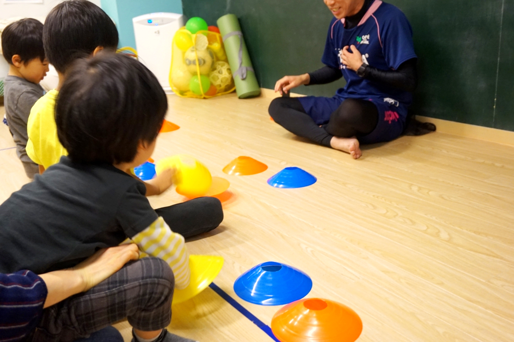 どの色にするんだろう・・集中しています。