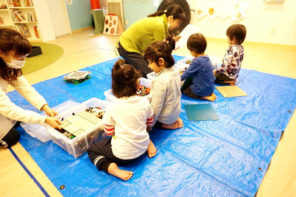 制作の後はLEGOしましょうか!