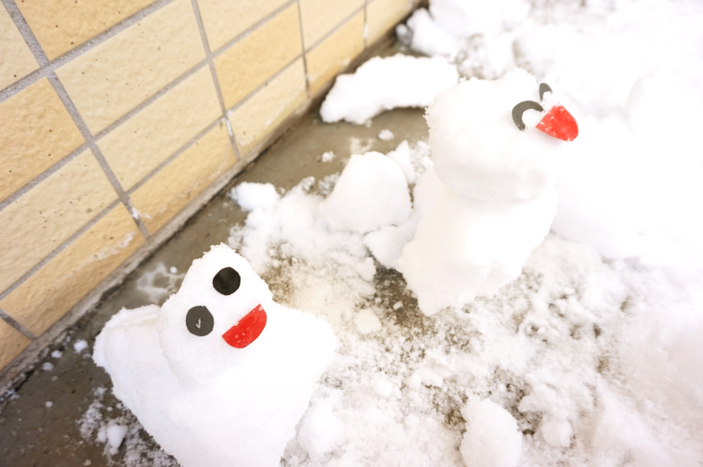 顔も付けると雪だるま感が出ますね★
