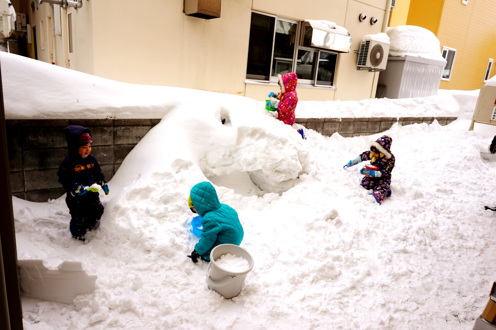 その後は皆で雪遊び!