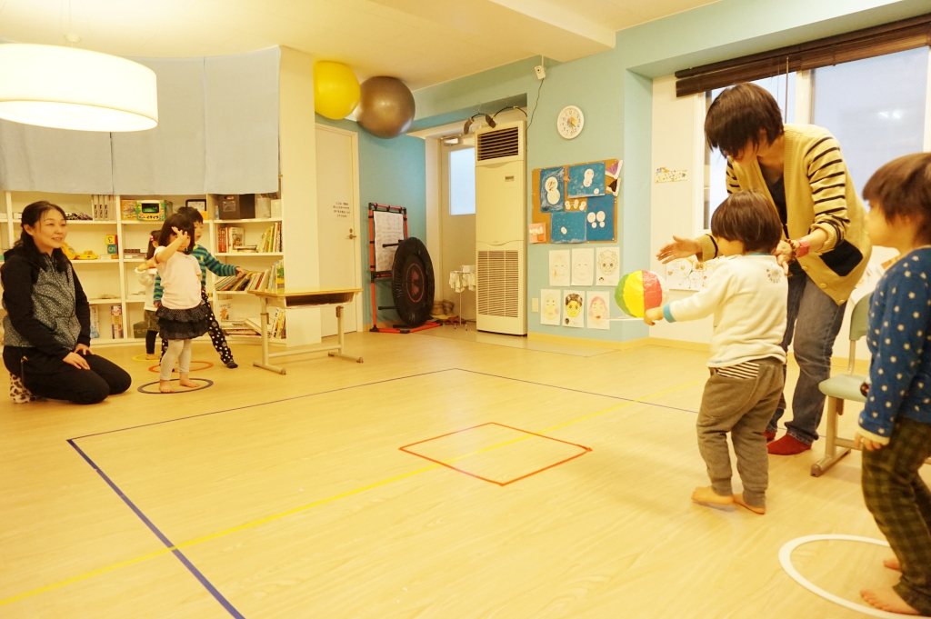 紙風船リレー!風で落ちないように・・ソ~ット