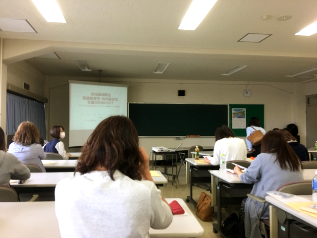 座学で研修を行います。
