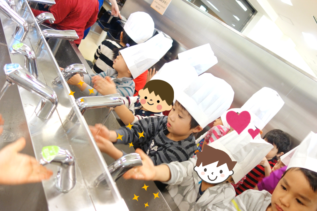 いよいよお絵かき体験! 手を綺麗に洗ったら・・・